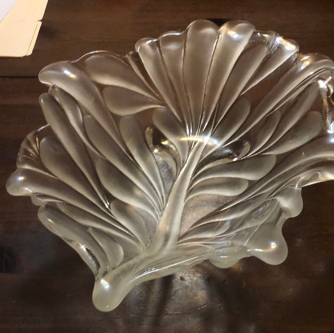 Mika’s a large Leaf shaped serving bowl!! Clear and frosted!