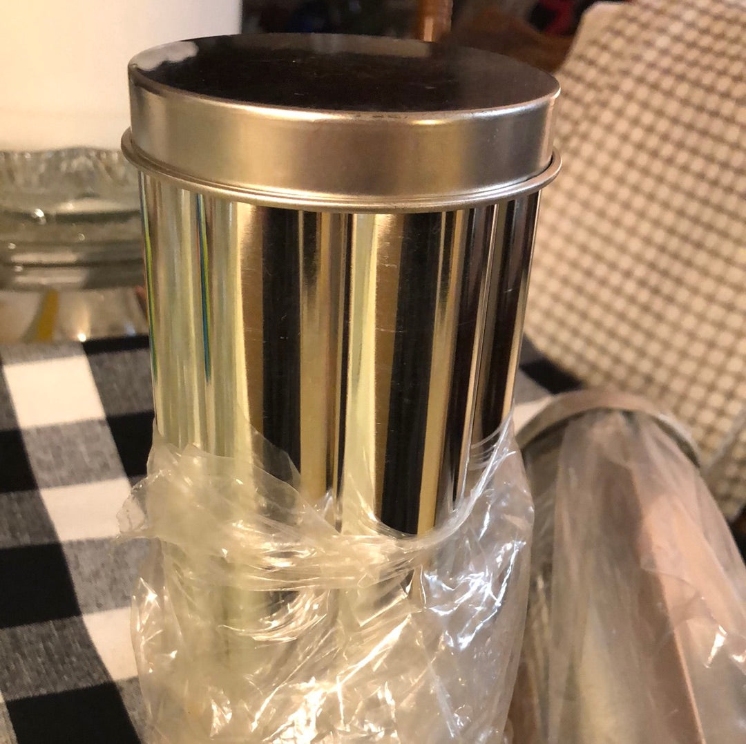 Pampered Chef Bread and cookie tin