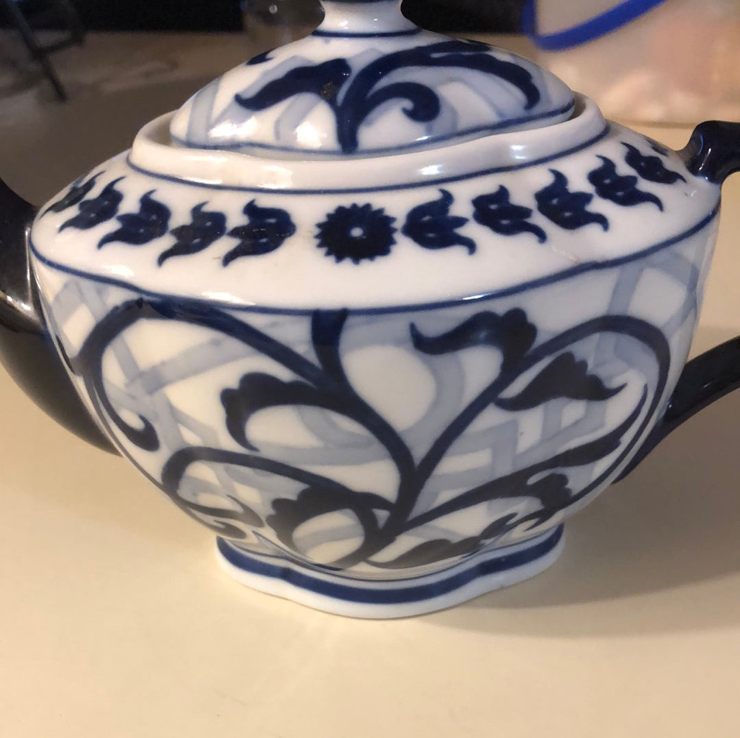 Bombay Chinese Teapot Blue White