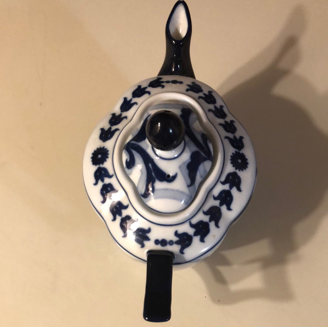 Bombay Chinese Teapot Blue White