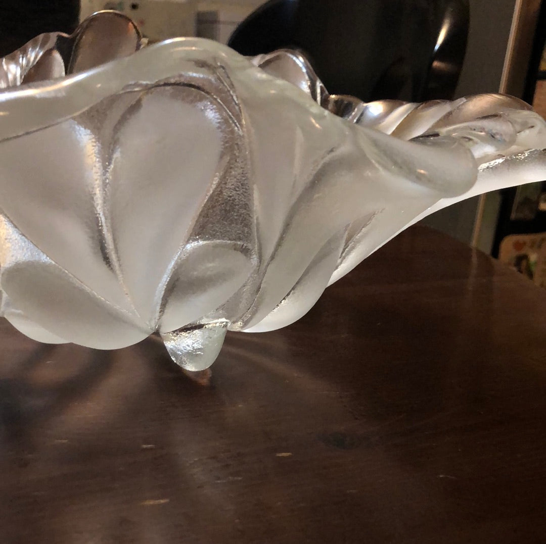 Mika’s a large Leaf shaped serving bowl!! Clear and frosted!