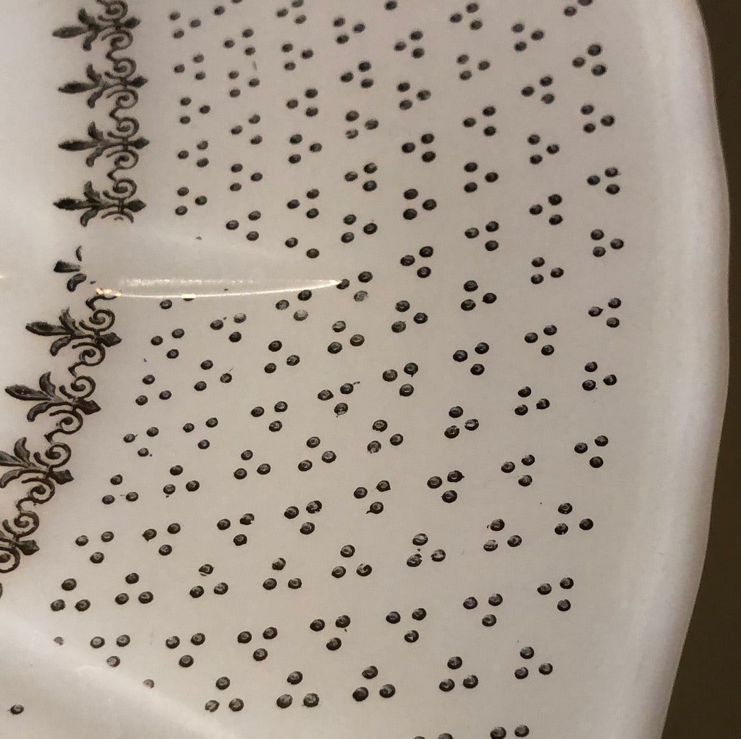 Milk Glass Raised Cake/Pie Plate