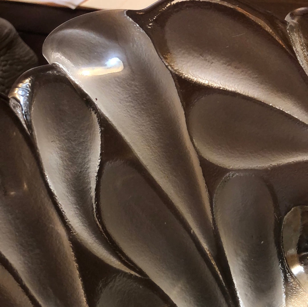 Mika’s a large Leaf shaped serving bowl!! Clear and frosted!