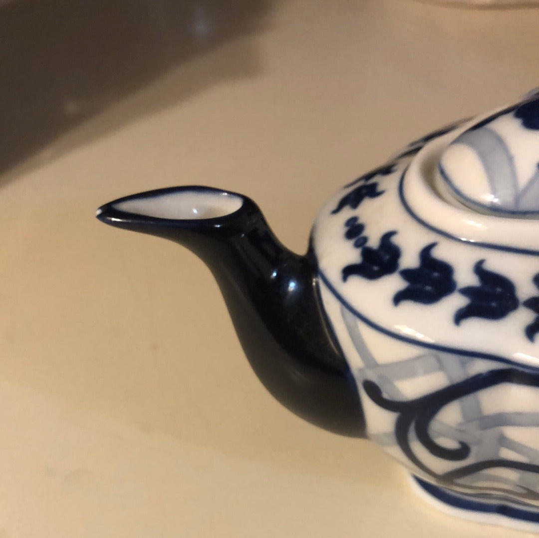 Bombay Chinese Teapot Blue White