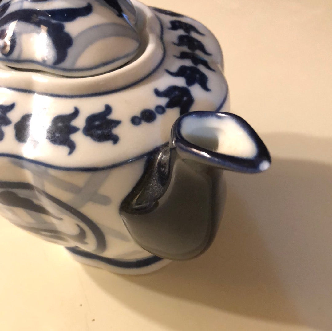 Bombay Chinese Teapot Blue White