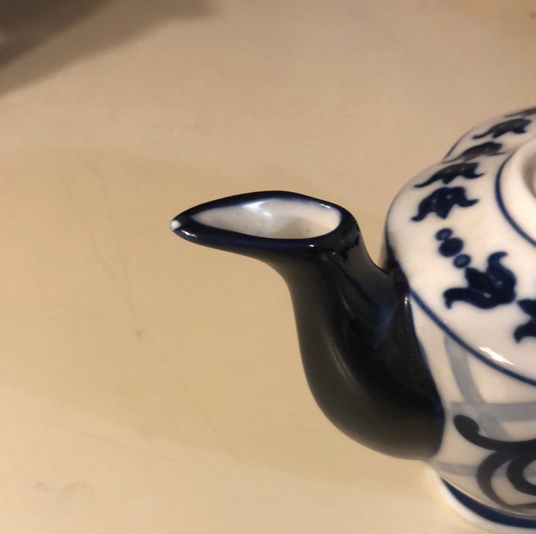 Bombay Chinese Teapot Blue White